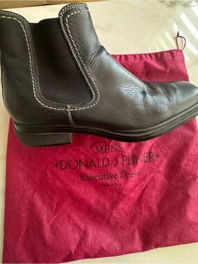 Donald J. Pliner Men’s Black Leather Chukka Boot with Contrast Stitching